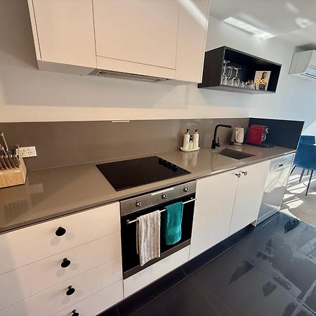 Midnight Luxe 1Br 1Bath Apartment 104 In The Heart Of Braddon Pool Sauna Secure Parking Wine Wifi Canberra Kültér fotó