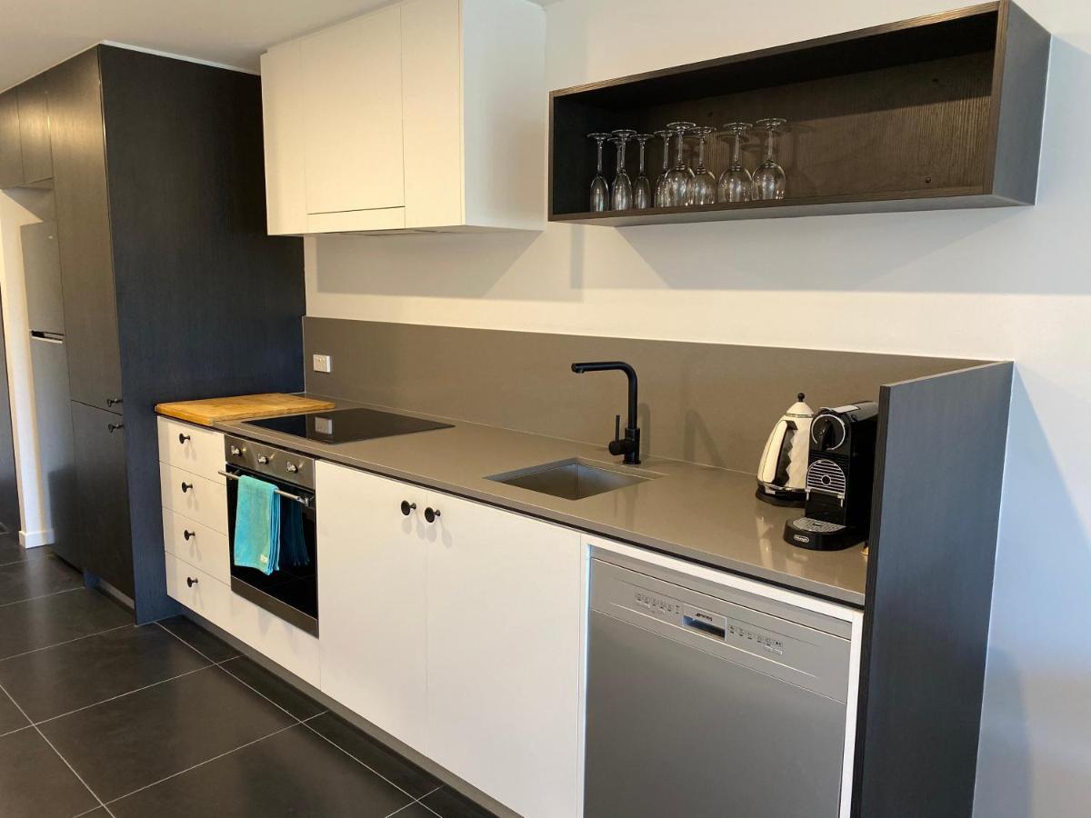 Midnight Luxe 1Br 1Bath Apartment 104 In The Heart Of Braddon Pool Sauna Secure Parking Wine Wifi Canberra Kültér fotó