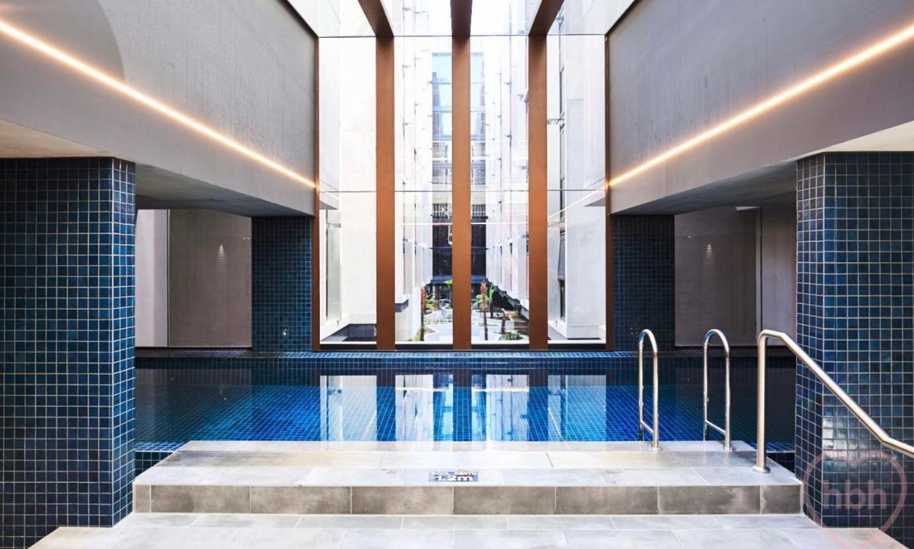 Midnight Luxe 1Br 1Bath Apartment 104 In The Heart Of Braddon Pool Sauna Secure Parking Wine Wifi Canberra Kültér fotó