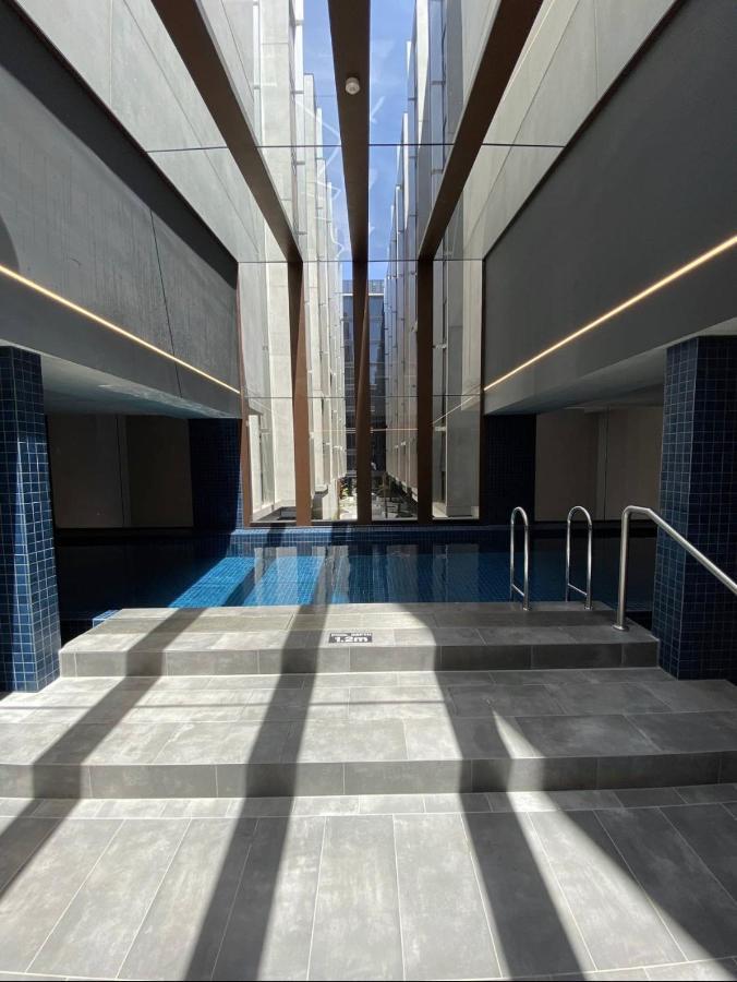 Midnight Luxe 1Br 1Bath Apartment 104 In The Heart Of Braddon Pool Sauna Secure Parking Wine Wifi Canberra Kültér fotó