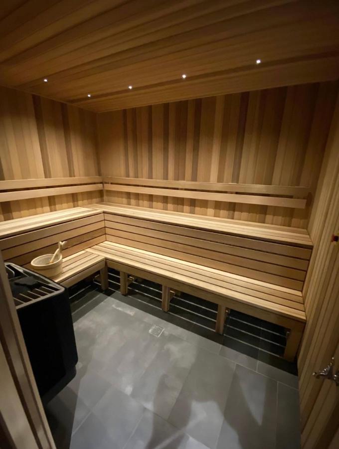 Midnight Luxe 1Br 1Bath Apartment 104 In The Heart Of Braddon Pool Sauna Secure Parking Wine Wifi Canberra Kültér fotó