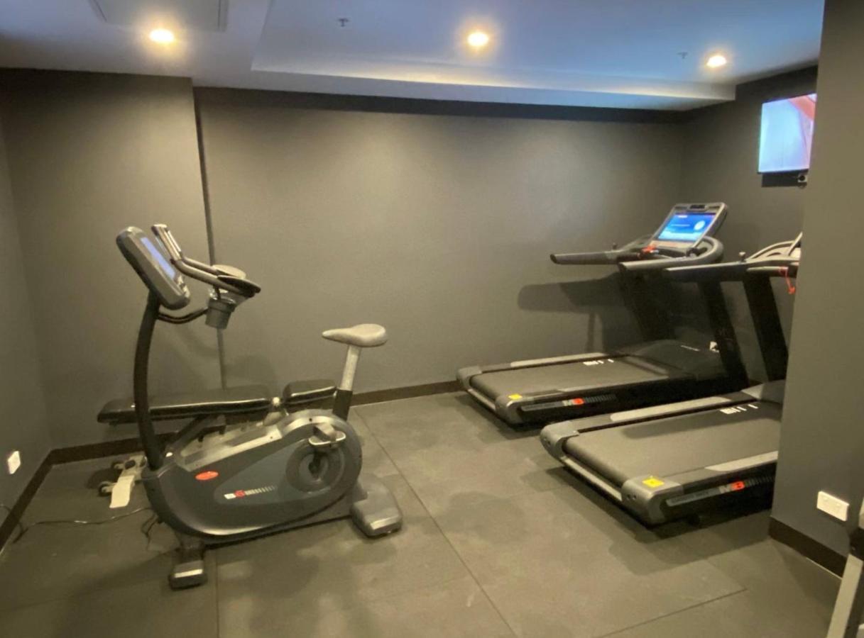 Midnight Luxe 1Br 1Bath Apartment 104 In The Heart Of Braddon Pool Sauna Secure Parking Wine Wifi Canberra Kültér fotó