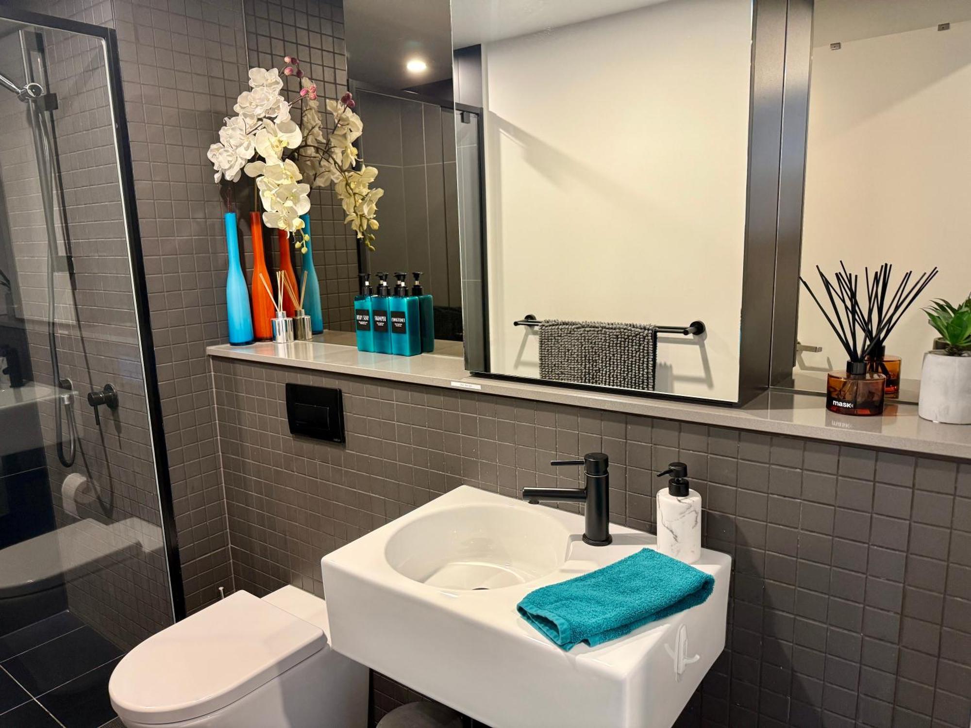 Midnight Luxe 1Br 1Bath Apartment 104 In The Heart Of Braddon Pool Sauna Secure Parking Wine Wifi Canberra Kültér fotó