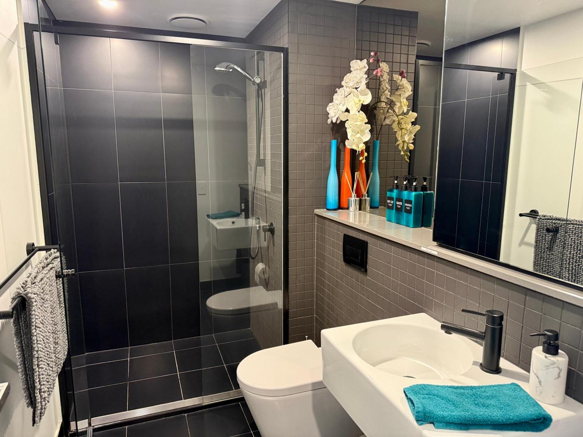 Midnight Luxe 1Br 1Bath Apartment 104 In The Heart Of Braddon Pool Sauna Secure Parking Wine Wifi Canberra Kültér fotó
