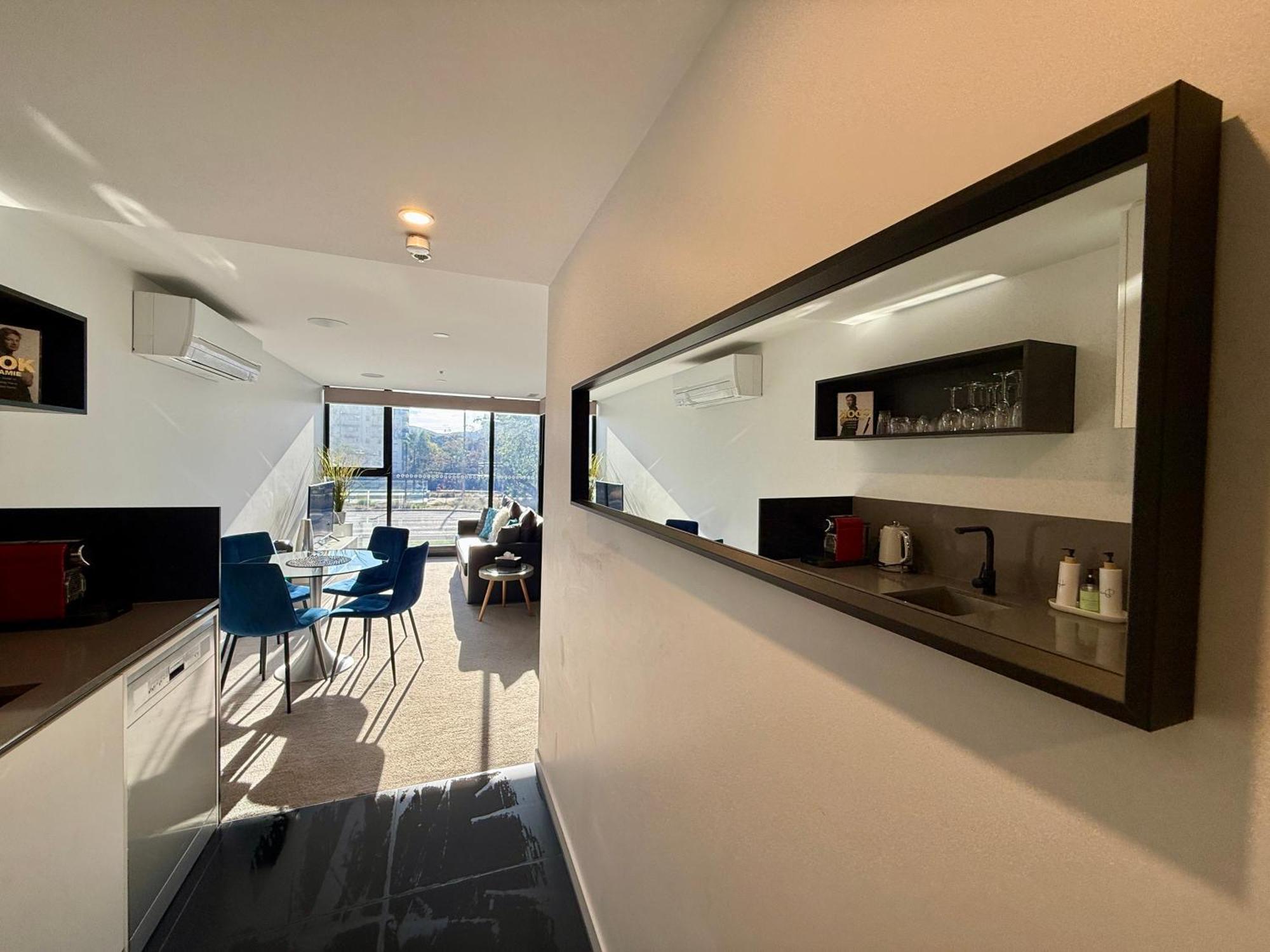 Midnight Luxe 1Br 1Bath Apartment 104 In The Heart Of Braddon Pool Sauna Secure Parking Wine Wifi Canberra Kültér fotó
