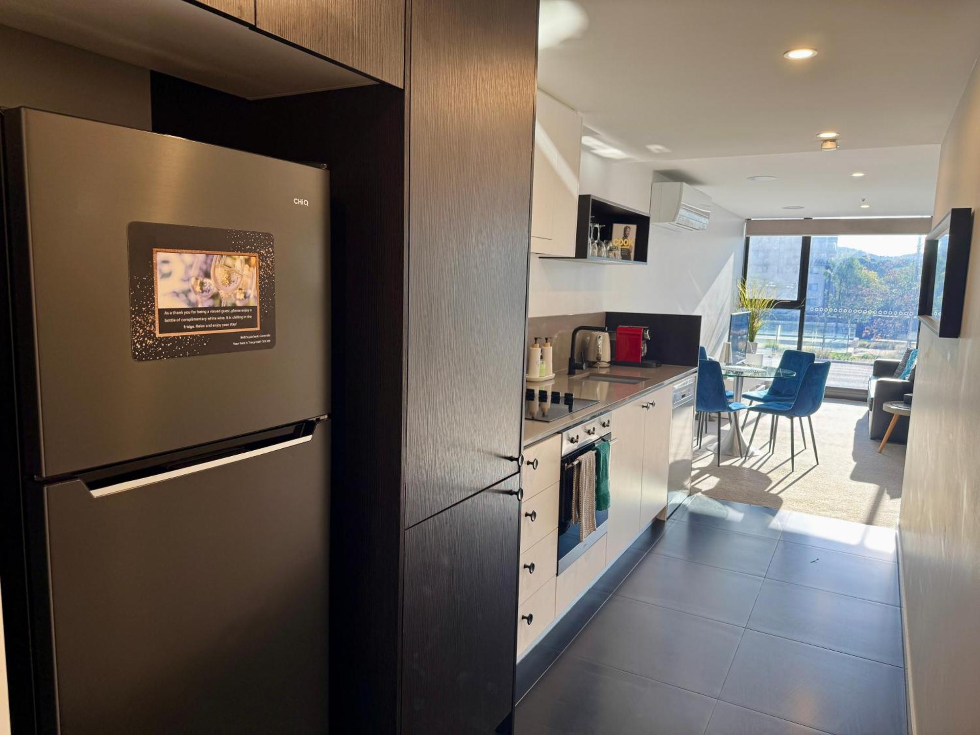 Midnight Luxe 1Br 1Bath Apartment 104 In The Heart Of Braddon Pool Sauna Secure Parking Wine Wifi Canberra Kültér fotó