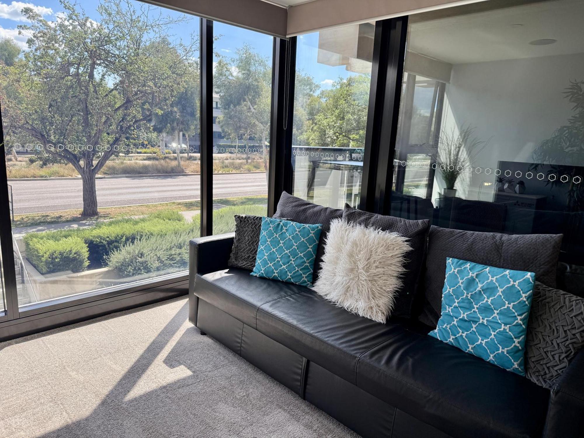 Midnight Luxe 1Br 1Bath Apartment 104 In The Heart Of Braddon Pool Sauna Secure Parking Wine Wifi Canberra Kültér fotó