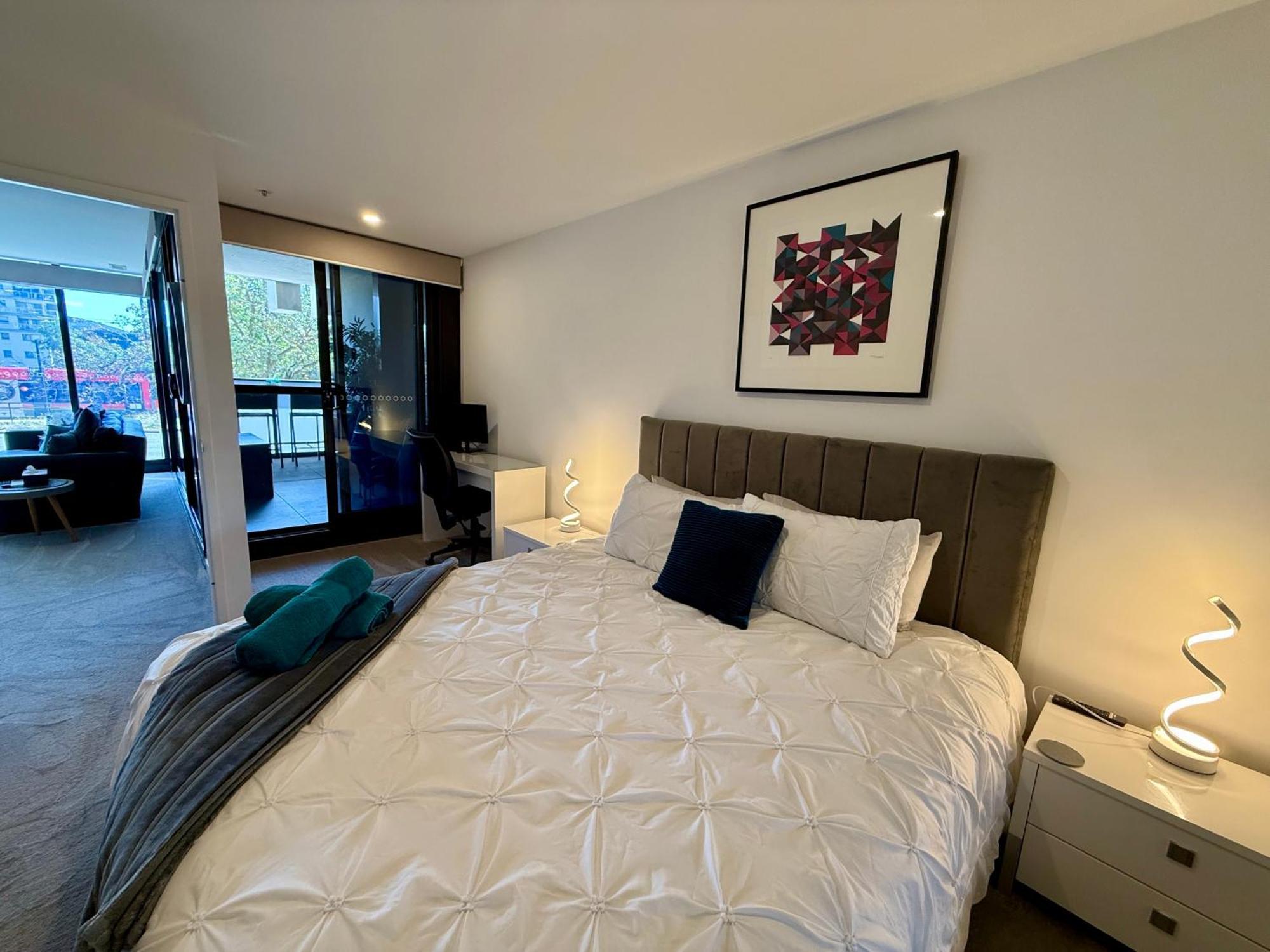 Midnight Luxe 1Br 1Bath Apartment 104 In The Heart Of Braddon Pool Sauna Secure Parking Wine Wifi Canberra Kültér fotó