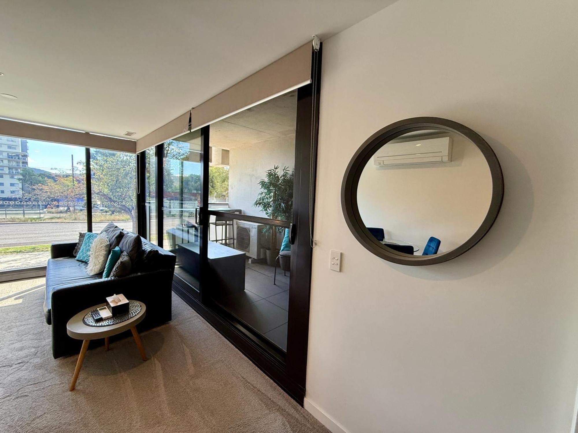 Midnight Luxe 1Br 1Bath Apartment 104 In The Heart Of Braddon Pool Sauna Secure Parking Wine Wifi Canberra Kültér fotó